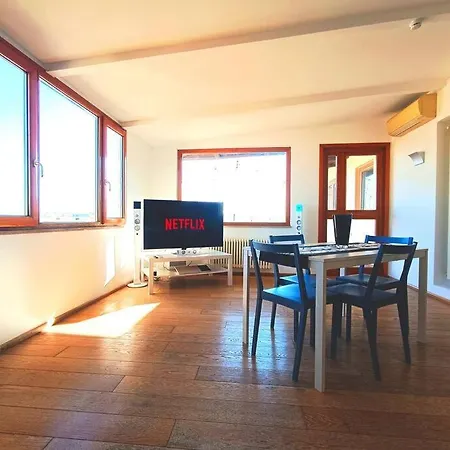 10 Min To Center Luxury Panoramic Penthouse *